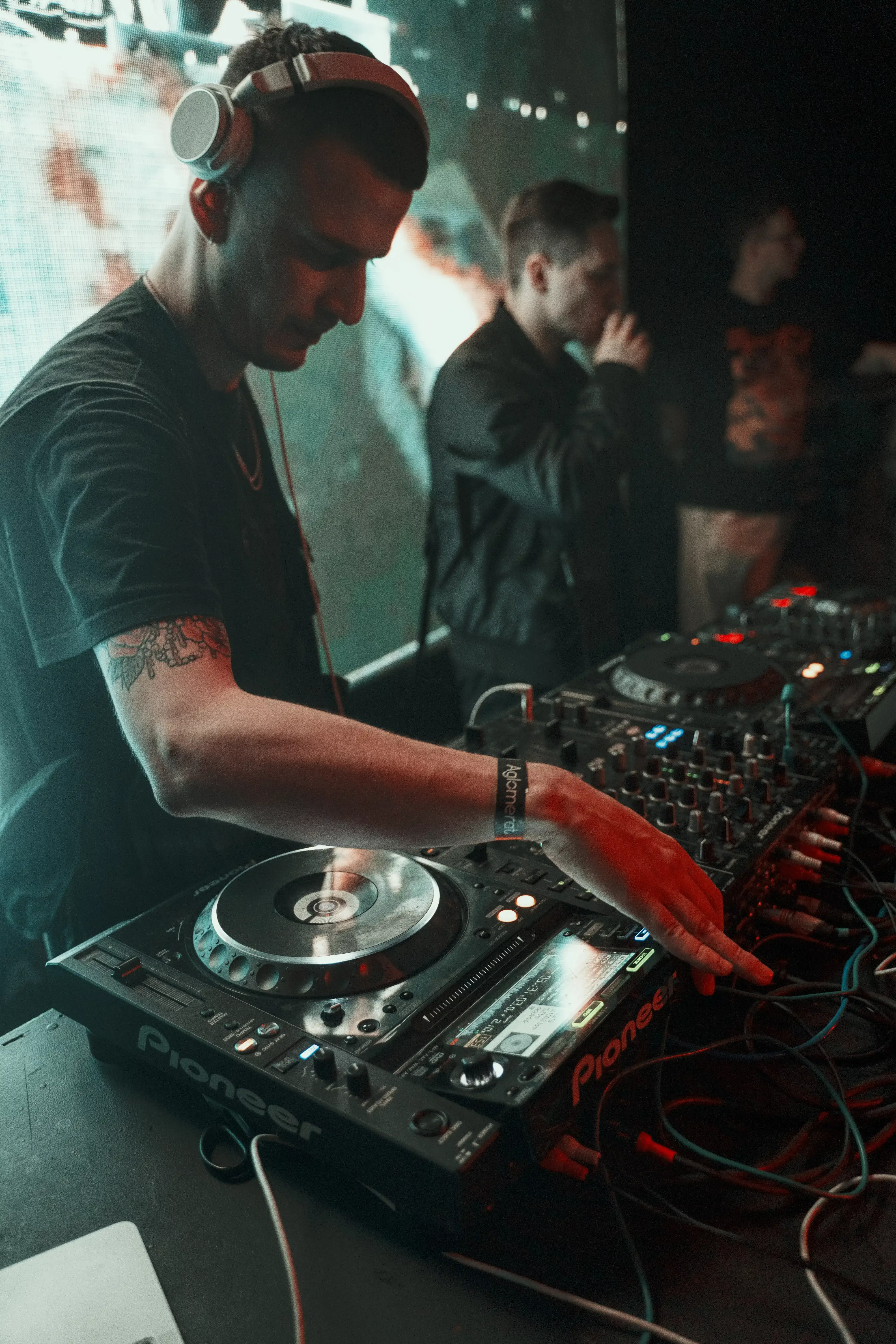 Слайд из фотографий школы Pioneer DJ School